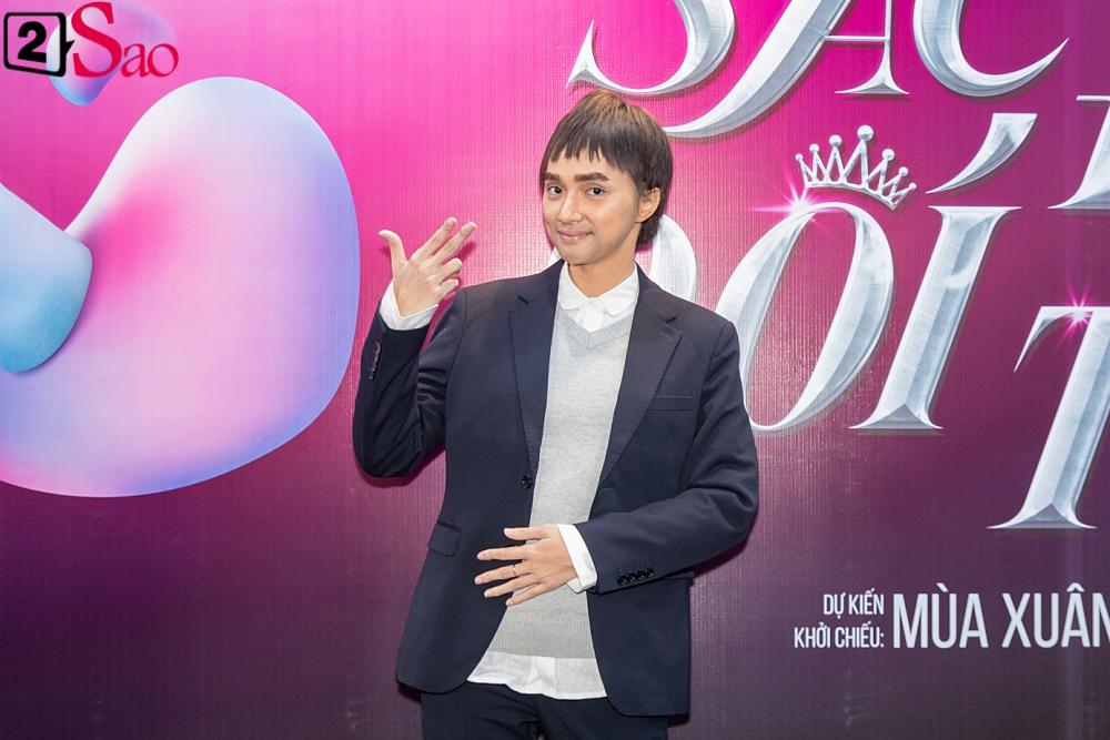 Hương Giang trở lại làm đàn ông và hôn bạn đồng giới ngay tại sự kiện ra mắt phim-2