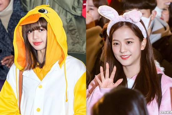 Lisa và Ji Soo (Black Pink) cosplay thành thỏ và vịt ra sân bay