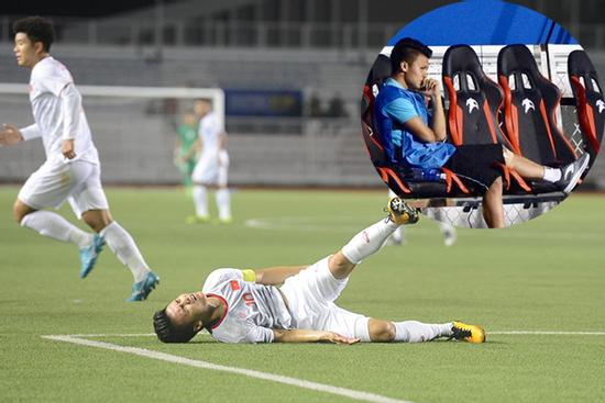 Rời sân vì chấn thương, hình ảnh Quang Hải buồn bã nhìn đồng đội thi đấu làm fans xót xa