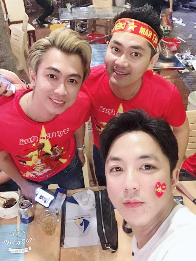 Dàn sao vỡ òa trước bàn thắng của Hà Đức Chinh ở phút 86-2