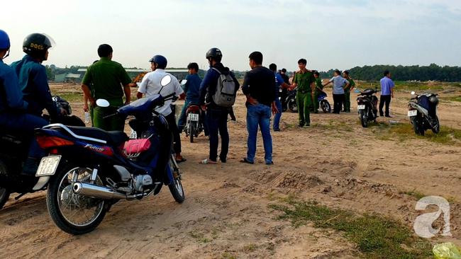 Bình Dương: Kinh hoàng phát hiện thi thể cháy đen nằm dưới hố sâu giữa ban ngày-1