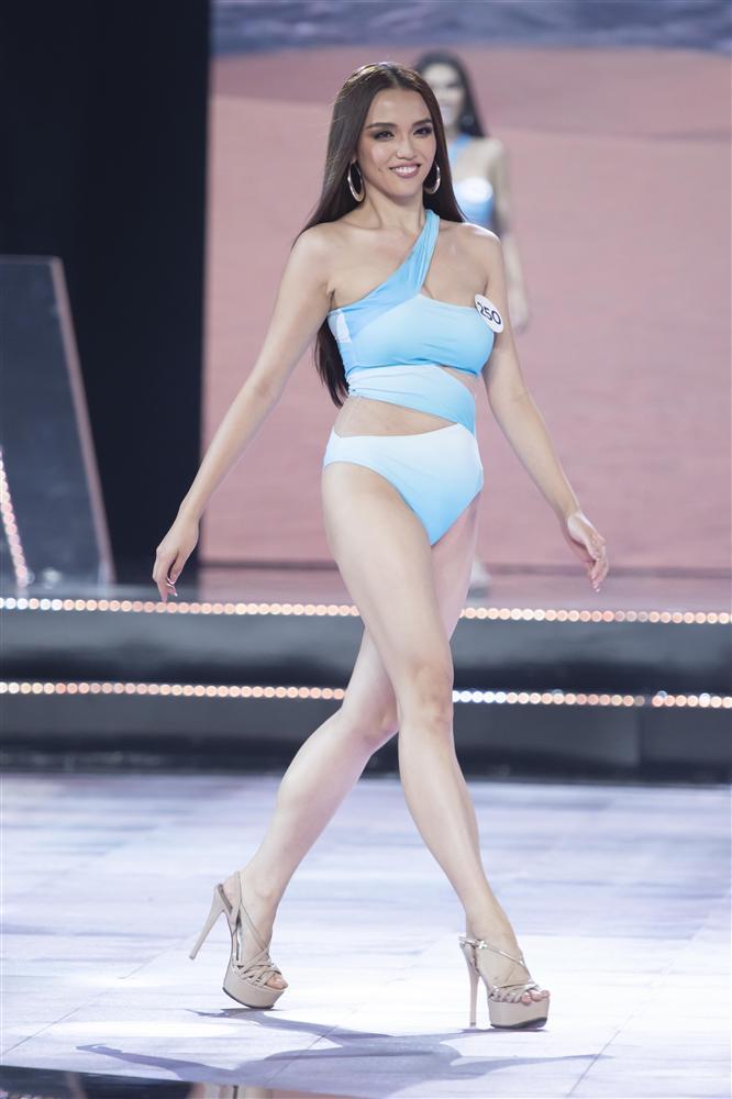 Thí sinh Hoa hậu Hoàn vũ Việt Nam 2019 đọ dáng gợi cảm với phần trình diễn bikini-2