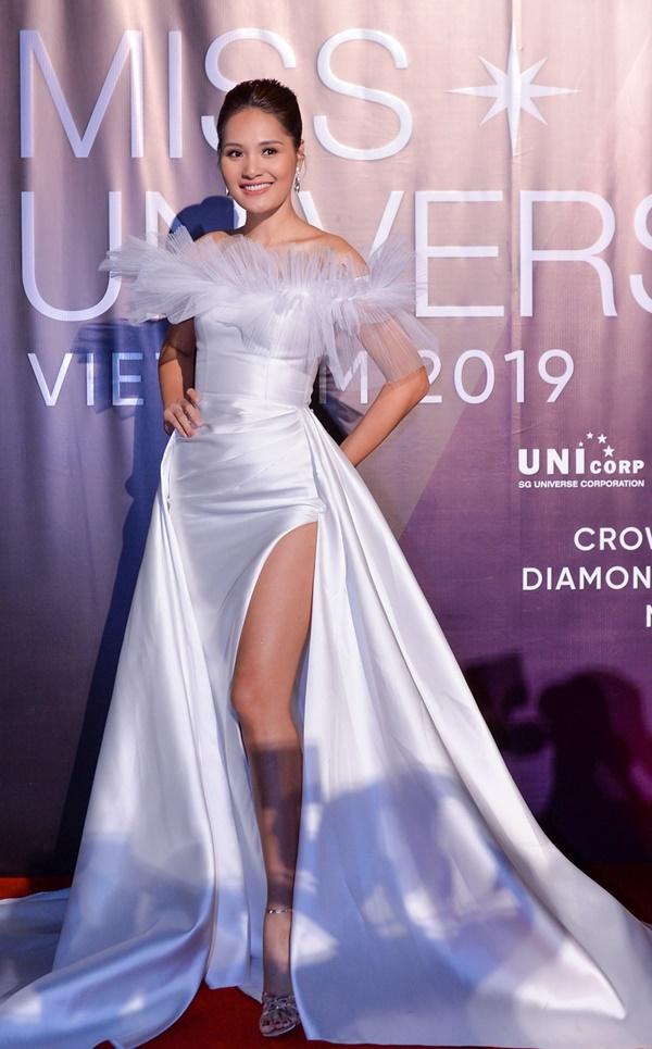 Cùng khoe vòng 1 trên thảm đỏ, Thanh Hằng được khen tinh tế hơn Vũ Thu Phương-7