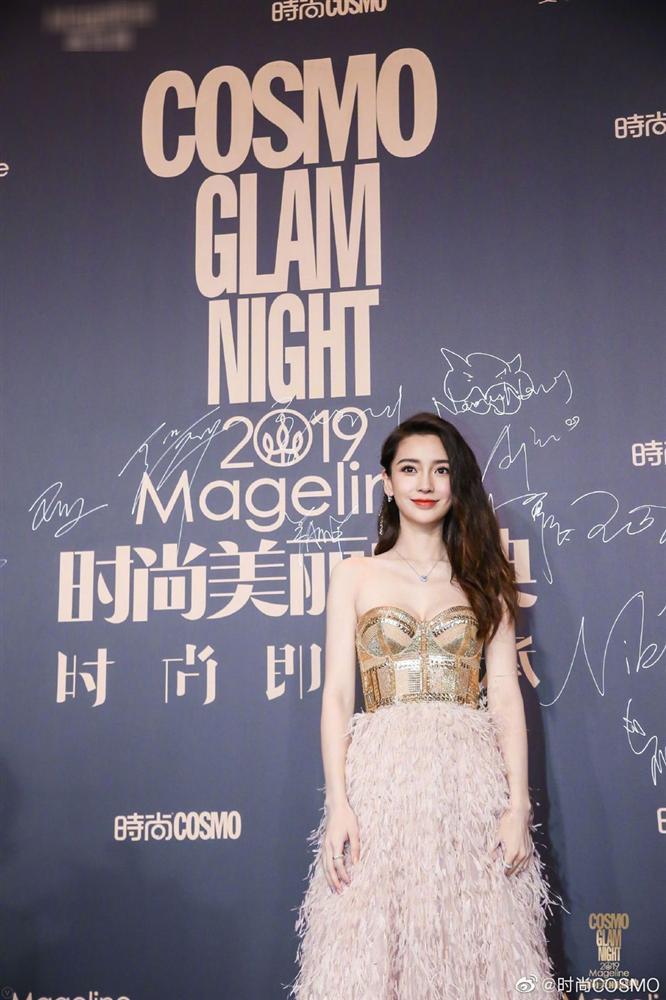 Thảm đỏ Cosmo: Địch Lệ Nhiệt Ba khoe vòng 1 bỏng mắt, Yoona lép vế dàn mỹ nhân Hoa ngữ-2