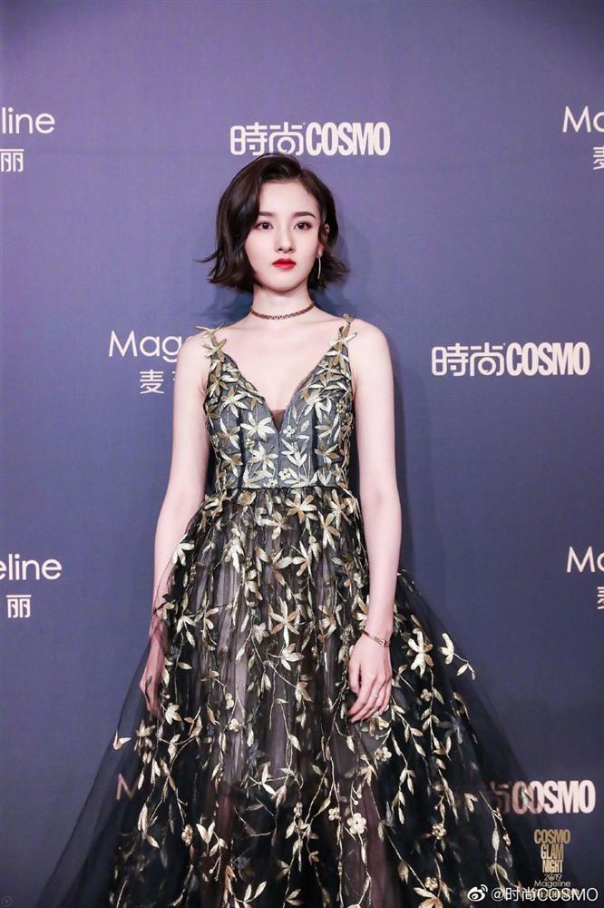 Thảm đỏ Cosmo: Địch Lệ Nhiệt Ba khoe vòng 1 bỏng mắt, Yoona lép vế dàn mỹ nhân Hoa ngữ-12