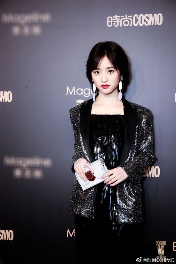 Thảm đỏ Cosmo: Địch Lệ Nhiệt Ba khoe vòng 1 bỏng mắt, Yoona lép vế dàn mỹ nhân Hoa ngữ-16