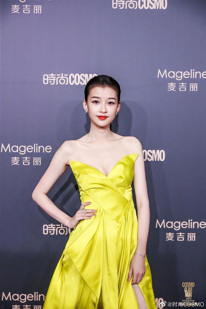 Thảm đỏ Cosmo: Địch Lệ Nhiệt Ba khoe vòng 1 bỏng mắt, Yoona lép vế dàn mỹ nhân Hoa ngữ-17