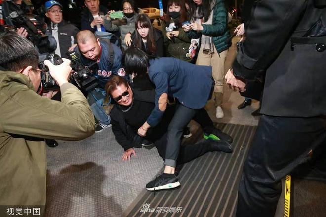 Cha Cao Dĩ Tường gục ngã trong tang lễ con trai-2