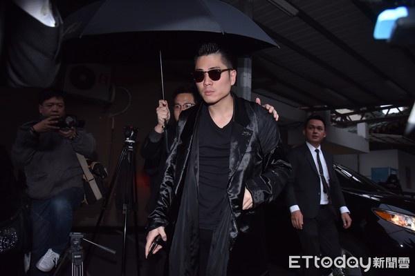 Cha Cao Dĩ Tường gục ngã trong tang lễ con trai-8