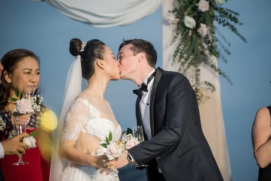 Hoàng Oanh chia sẻ sau lễ cưới với chồng người Mỹ