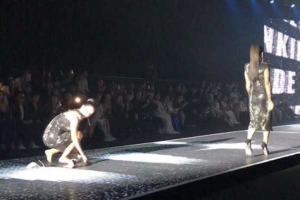 Sau cú ngã đau đớn trên sàn catwalk, Thúy Hạnh bất ngờ nhận được cơn mưa lời khen-5