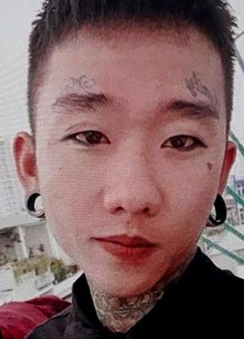 Clip: Hãi hùng nhìn tên cướp dùng búa phang vào đầu làm chủ tiệm vàng gục tại chỗ ở Bình Định-2