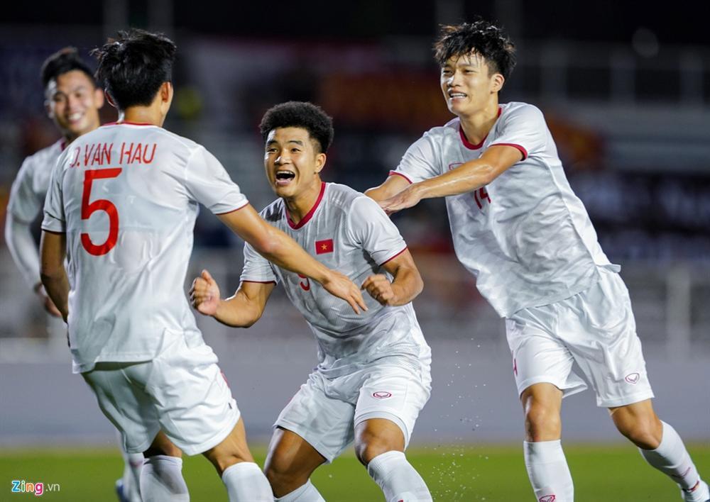 Giây phút Đức Chinh hạ gục U22 Singapore ngập tràn cảm xúc-10