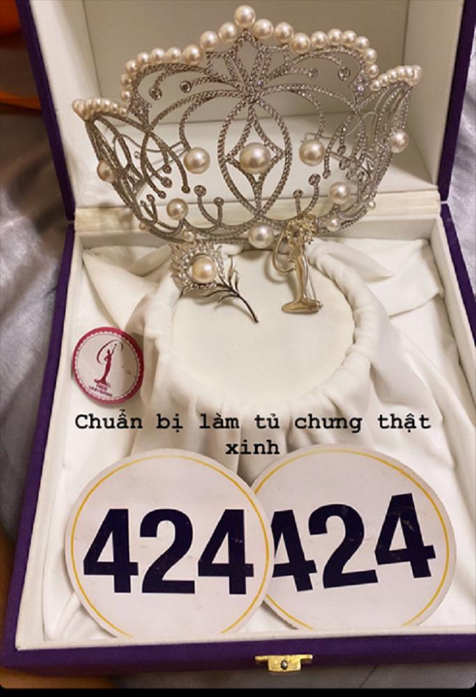 Chi tiết thú vị trên bộ đầm kín như bưng của HHen Niê khi làm host Hoa hậu Hoàn vũ Việt Nam 2019-5