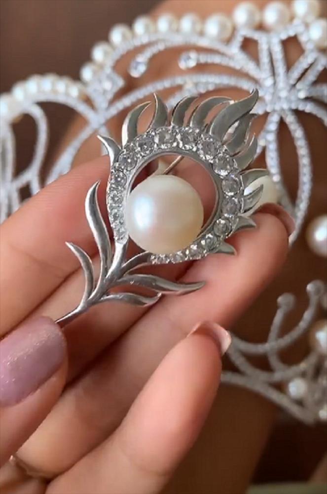 Chi tiết thú vị trên bộ đầm kín như bưng của HHen Niê khi làm host Hoa hậu Hoàn vũ Việt Nam 2019-6