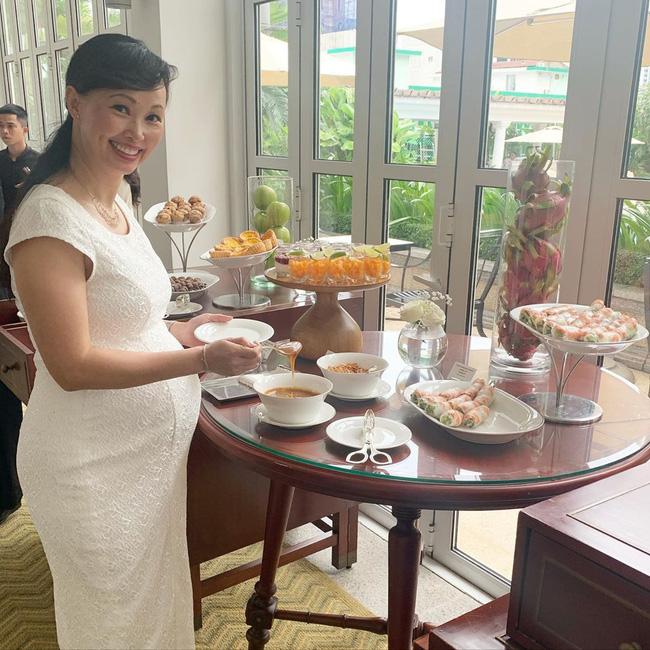 Vừa sinh con ở tuổi 42, Shark Linh - Thương Vụ Bạc Tỷ liền khoe cận mặt tiểu công chúa-1