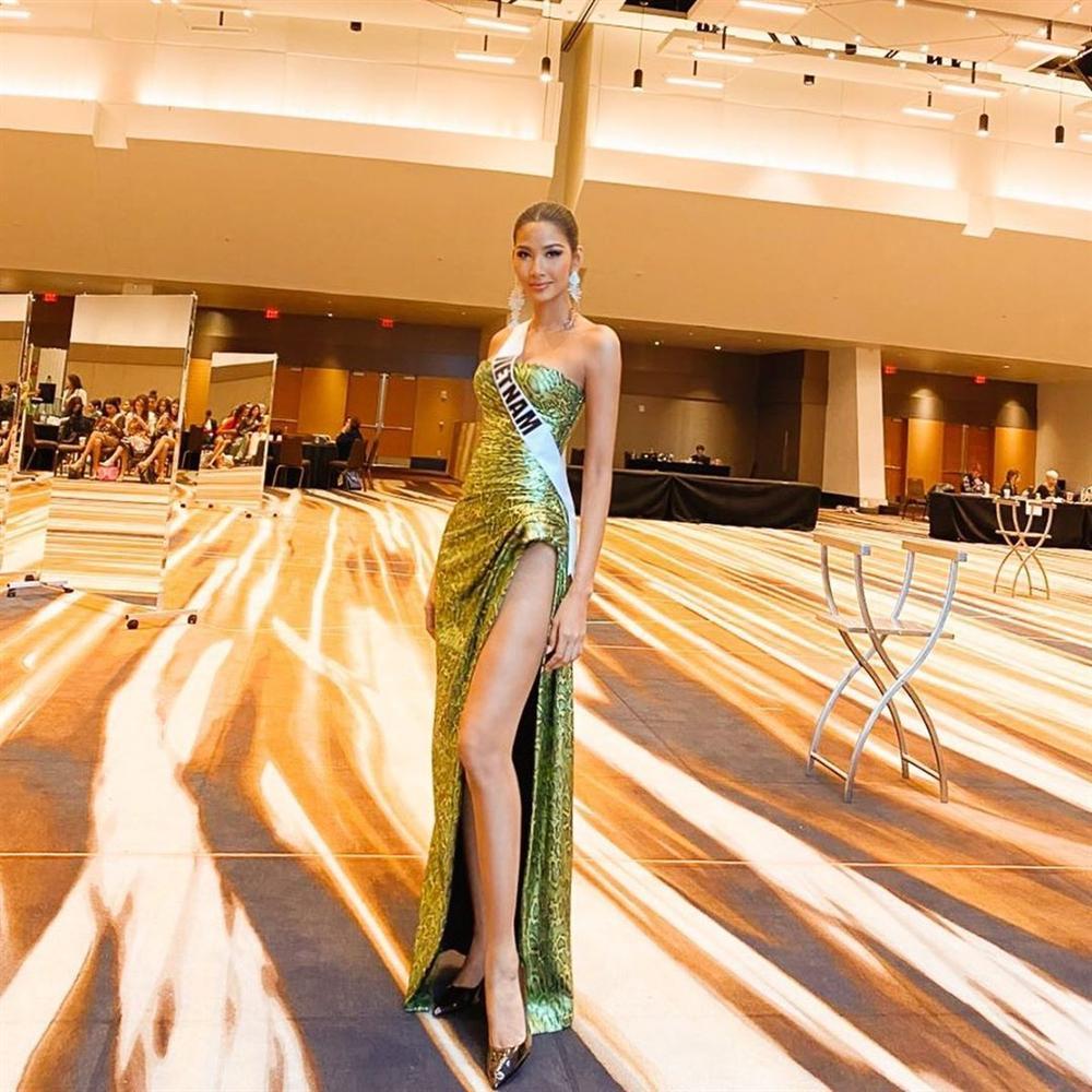 Miss Universe 2019 ngày thứ 6: Hoàng Thùy diện chiếc váy đẹp nhất, chặt đối thủ không chừa ai-1