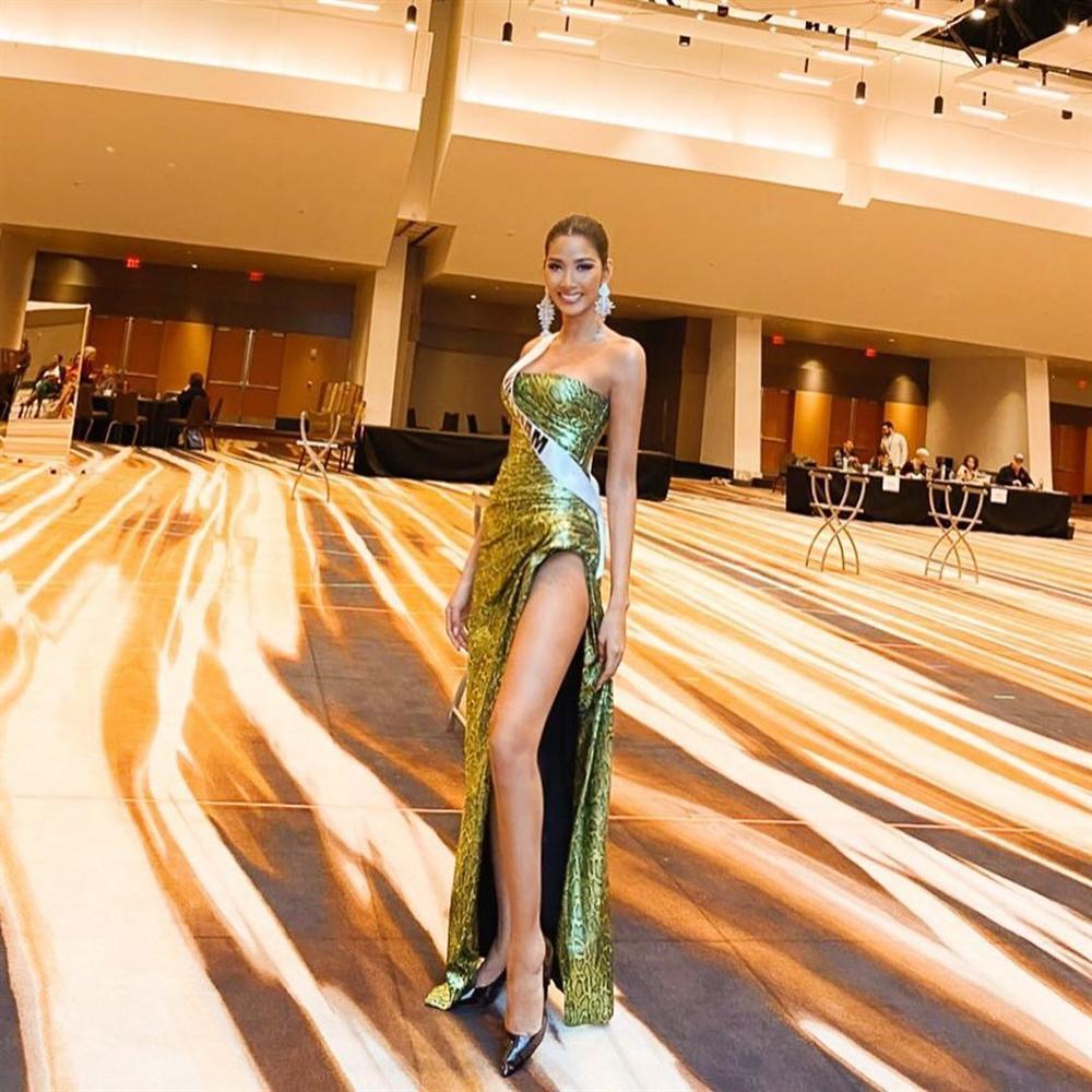 Miss Universe 2019 ngày thứ 6: Hoàng Thùy diện chiếc váy đẹp nhất, chặt đối thủ không chừa ai-2