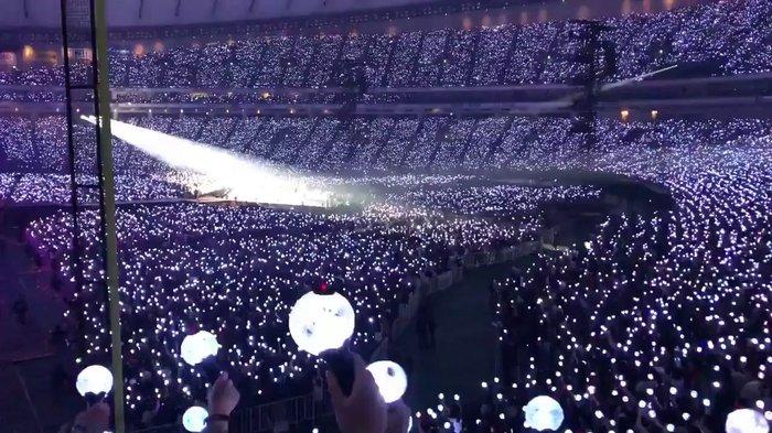 Bất chấp quy định của MAMA 2019, ARMY bị chỉ trích vì cổ vũ bằng lightstick riêng-1