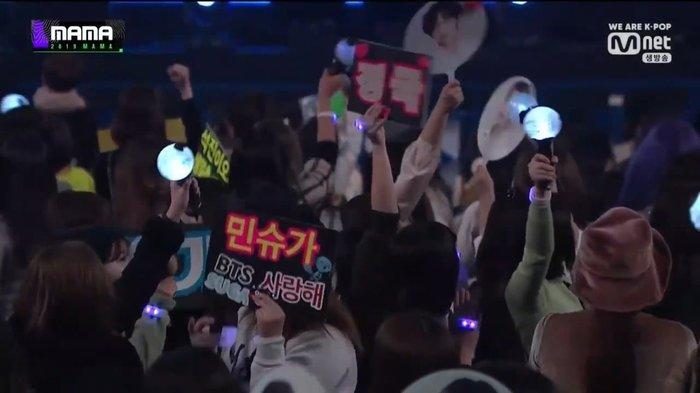 Bất chấp quy định của MAMA 2019, ARMY bị chỉ trích vì cổ vũ bằng lightstick riêng-3