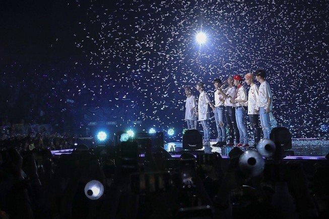 Bất chấp quy định của MAMA 2019, ARMY bị chỉ trích vì cổ vũ bằng lightstick riêng-4