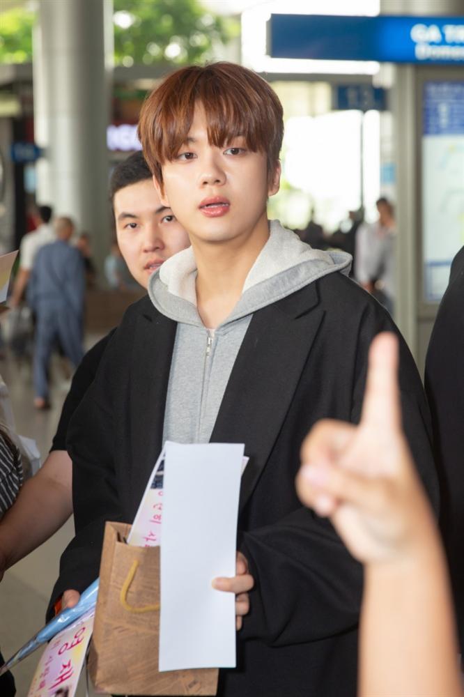 Fiona Fung, Young Jae (B.A.P) cùng dàn nghệ sĩ châu Á đổ bộ sân bay Tân Sơn Nhất-1