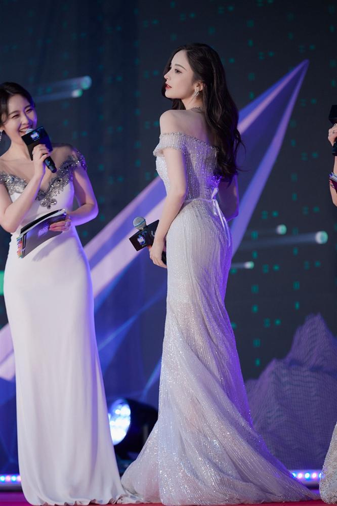 Cổ Lực Na Trát nói tiếng Anh thảm họa, dân mạng mỉa mai: Chỉ đẹp khi không mở miệng-1