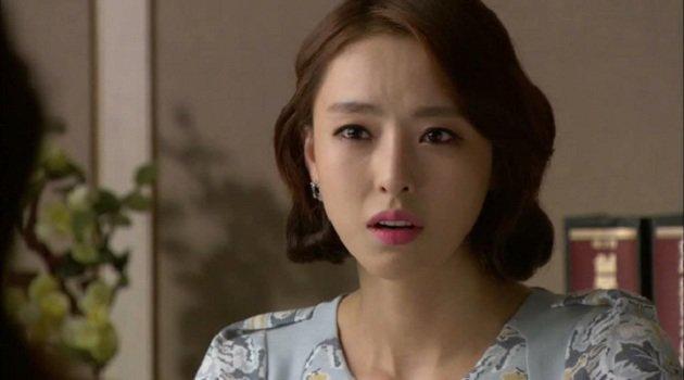 Bức tranh treo tường bất ngờ rơi, lộ ra bí mật của người bố chồng giám đốc-2