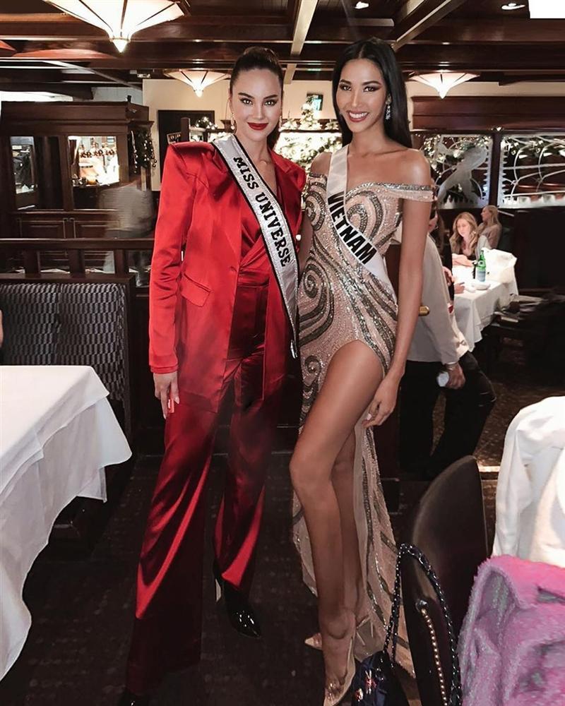 Sau 7 ngày khiến fans chờ vật vã, Hoàng Thùy đã có ảnh đọ sắc đương kim hoa hậu Catriona Gray-1