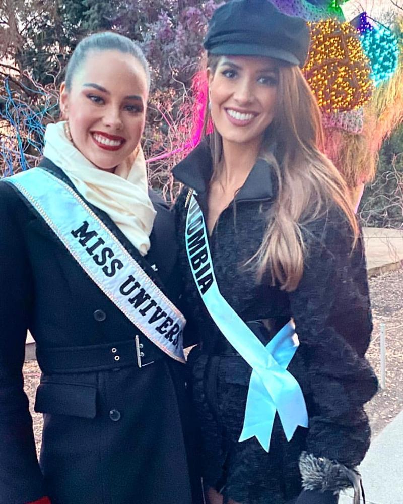 Sau 7 ngày khiến fans chờ vật vã, Hoàng Thùy đã có ảnh đọ sắc đương kim hoa hậu Catriona Gray-5