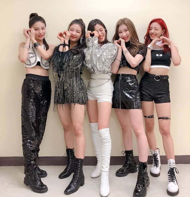 Lisa và dàn mỹ nhân Hàn gợi ý cách phối đồ đẹp khi đi boots-4