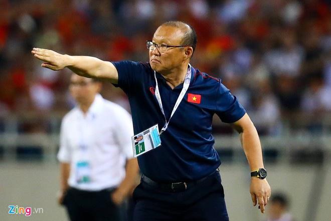 Ảnh chế bố Park bảo vệ học trò trong từng trận đấu tại SEA Games 30-1