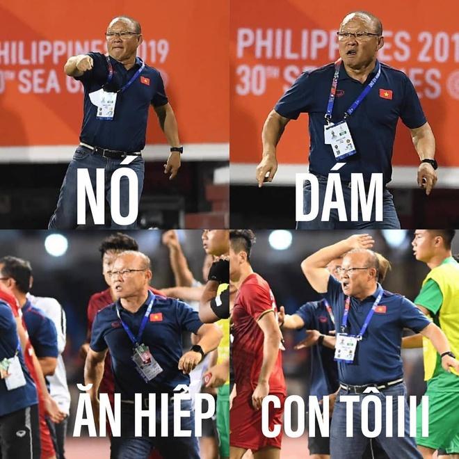 Ảnh chế bố Park bảo vệ học trò trong từng trận đấu tại SEA Games 30-5