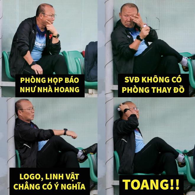 Ảnh chế bố Park bảo vệ học trò trong từng trận đấu tại SEA Games 30-8