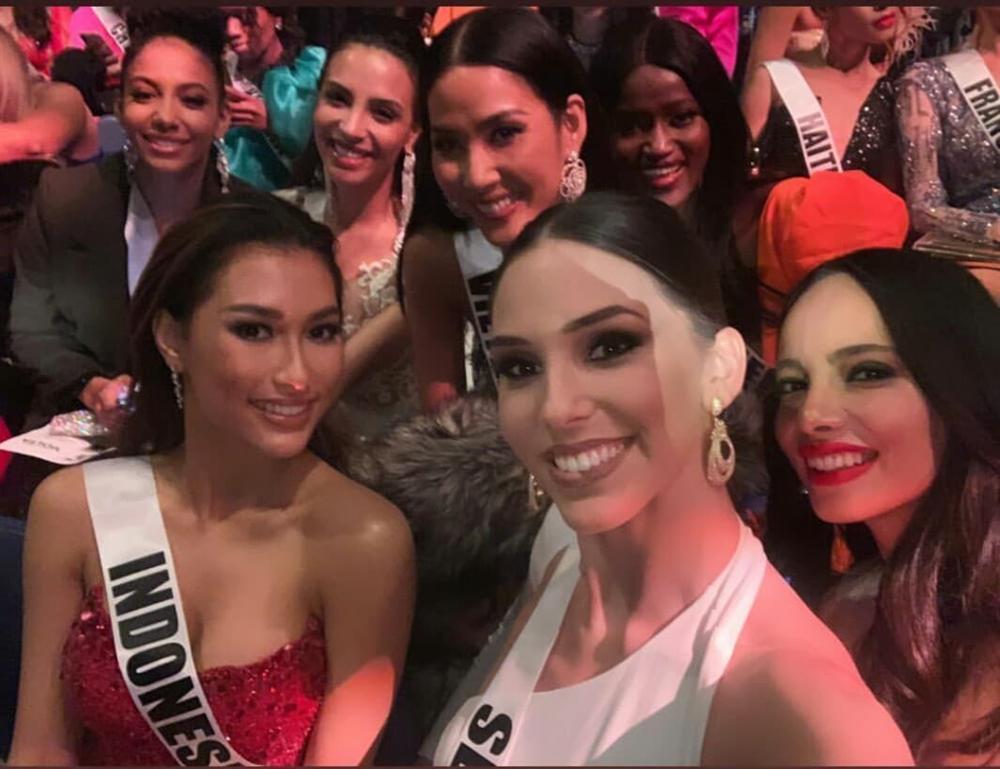 Miss Universe 2019 ngày thứ 7: Đối thủ lên đồ rực rỡ, tìm Hoàng Thùy khó như mò kim đáy bể-2