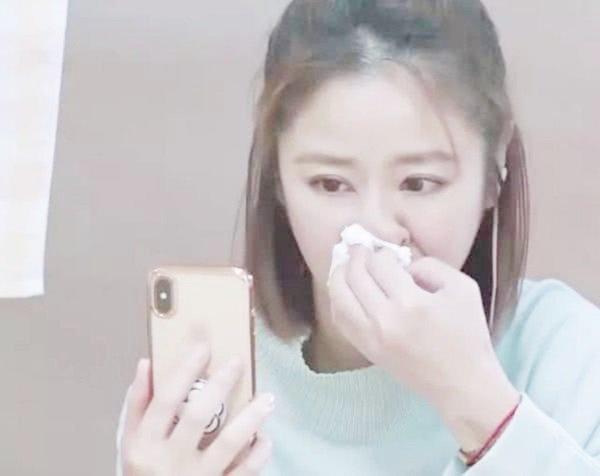 Khoe ảnh nửa khuôn mặt, Lâm Tâm Như than phiền, gián tiếp đáp trả tin Hoắc Kiến Hoa chữa bệnh-4