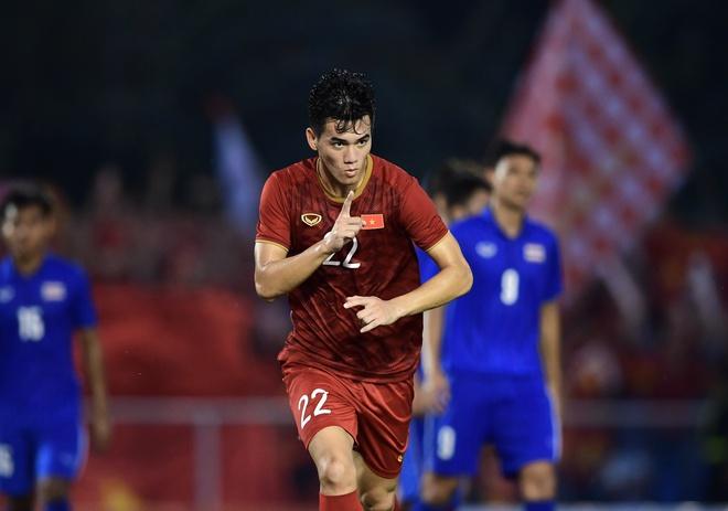 Bạn gái Văn Hậu sang Philippines xem U22 Việt Nam đấu Thái Lan-1