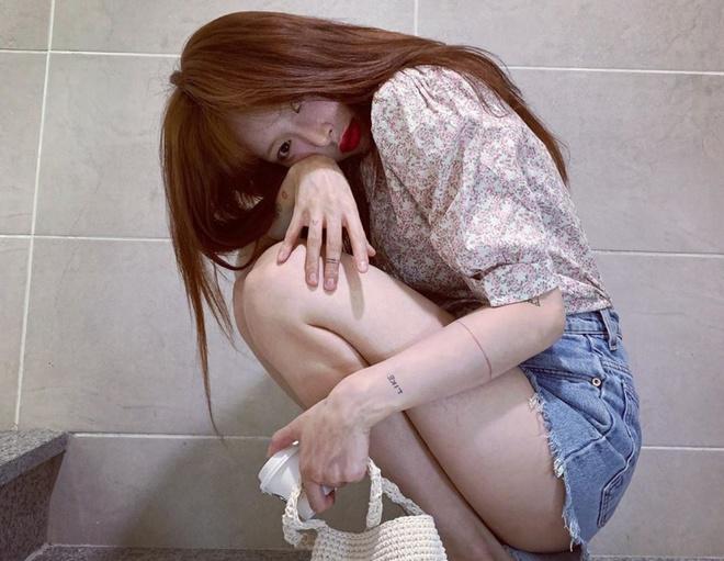 Không phải đồ hở hang, HyunA ngoài đời thích mặc váy áo hoa nữ tính-10