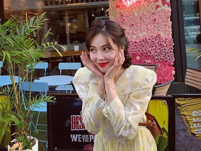 Không phải đồ hở hang, HyunA ngoài đời thích mặc váy áo hoa nữ tính-4