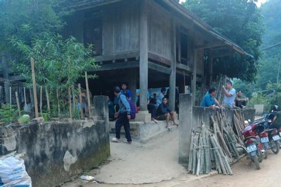 Chồng mang súng đi săn, vô tình bắn chết vợ