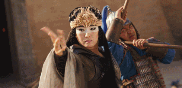 Lưu Diệc Phi nhạt nhòa và lép vế trước Củng Lợi trong trailer phim Mulan-5