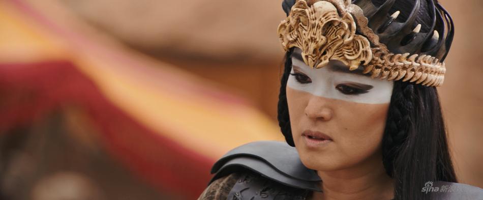 Lưu Diệc Phi nhạt nhòa và lép vế trước Củng Lợi trong trailer phim Mulan-8
