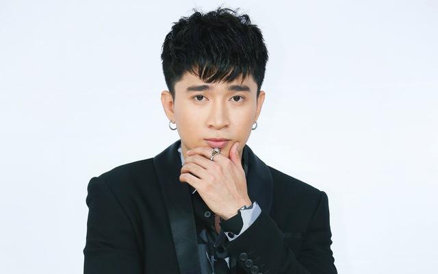 Ca sĩ Chi Dân gây tranh cãi khi hóa trang thành ăn xin bôi mặt đen đang gây xôn xao dư luận-5