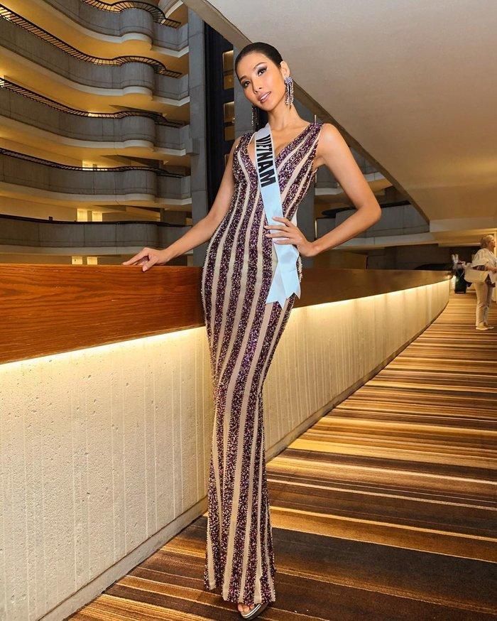 Hoàng Thùy trả lời thông minh khi bị truyền thông quốc tế soi từng cen-ti-met chiếc váy tím lấp lánh-3