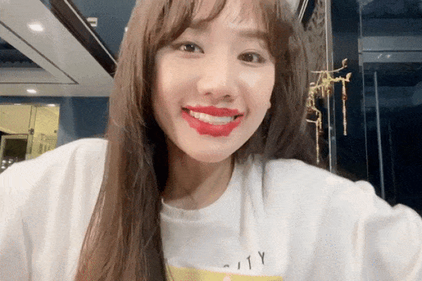 HHen Niê mặc lại bodysuit tương tự bộ đồ từng khiến mình lọt top sao mặc xấu nhưng đã cao tay khắc phục rồi!-10