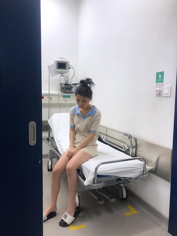Han Sara nhập viện trong đêm, phải ngồi xe lăn-1