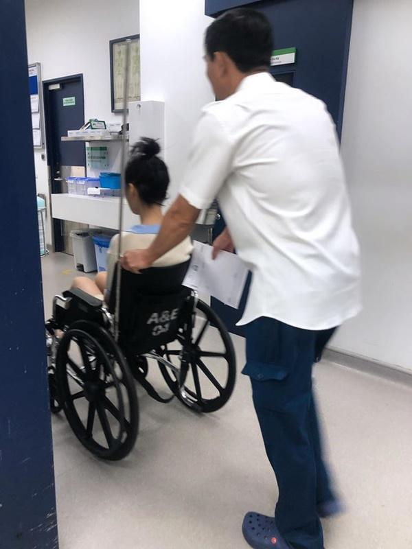 Han Sara nhập viện trong đêm, phải ngồi xe lăn-2
