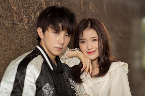 Han Sara nhập viện trong đêm, phải ngồi xe lăn-3