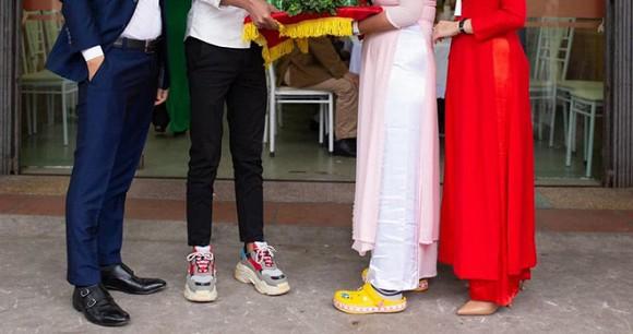 Lại xuất hiện dàn bê tráp kém duyên làm dân mạng giận tím người-2