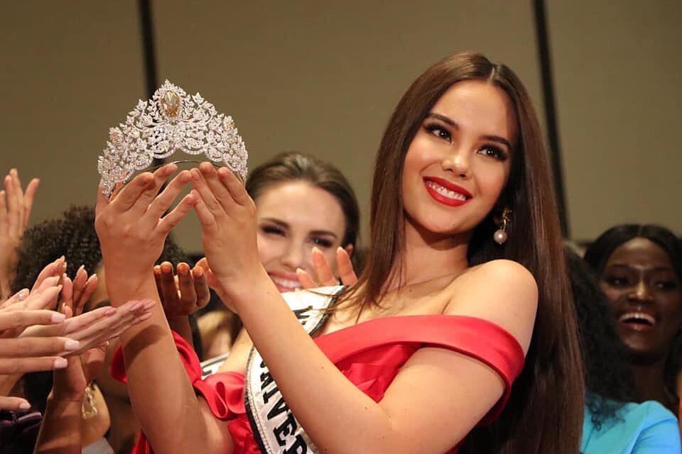 Miss Universe 2019 ra mắt vương miện 116 tỷ, khán giả ụp vội lên đầu Hoàng Thùy xem hợp hay không-2